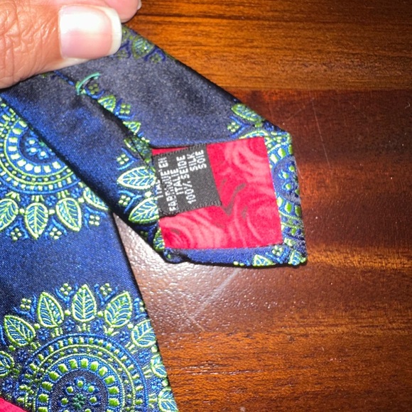 NWT Paul Smith
Silk Large Medallion Silk Tie - Picture 3 of 5